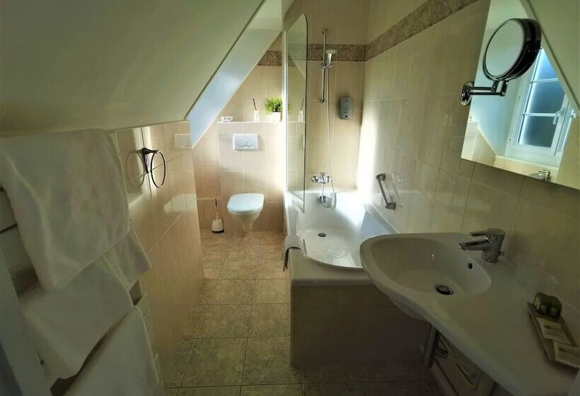 Logis Hotel Le Relais De La Poste Restaurant Le Fil Du Temps