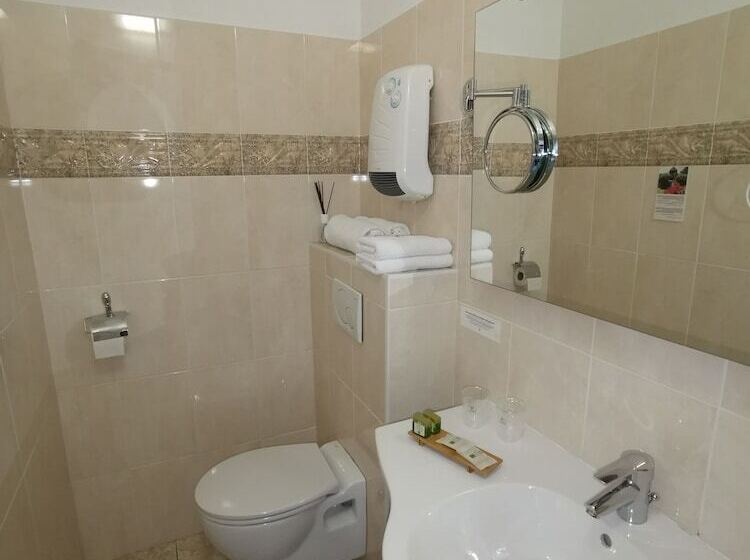 Logis Hotel Le Relais De La Poste Restaurant Le Fil Du Temps