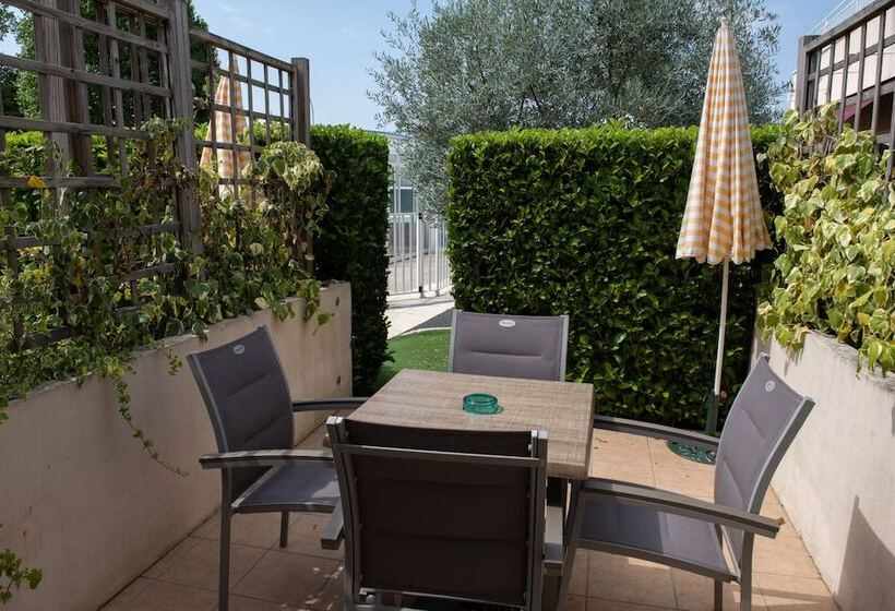 Logis Hotel Restaurant L Escapade