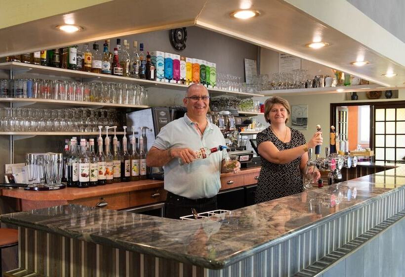 Logis Hotel Restaurant L Escapade