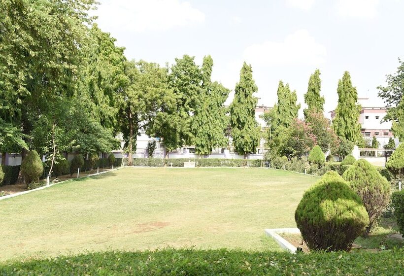 בית מלון כפרי Lumbini International