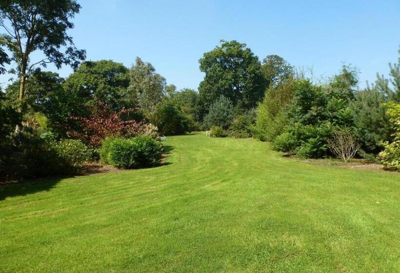 فندق Manoir De Savigny