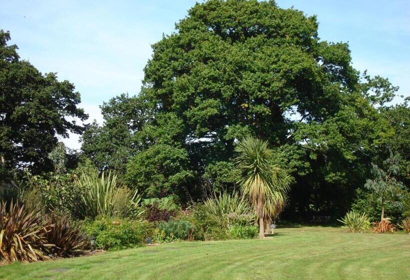 فندق Manoir De Savigny