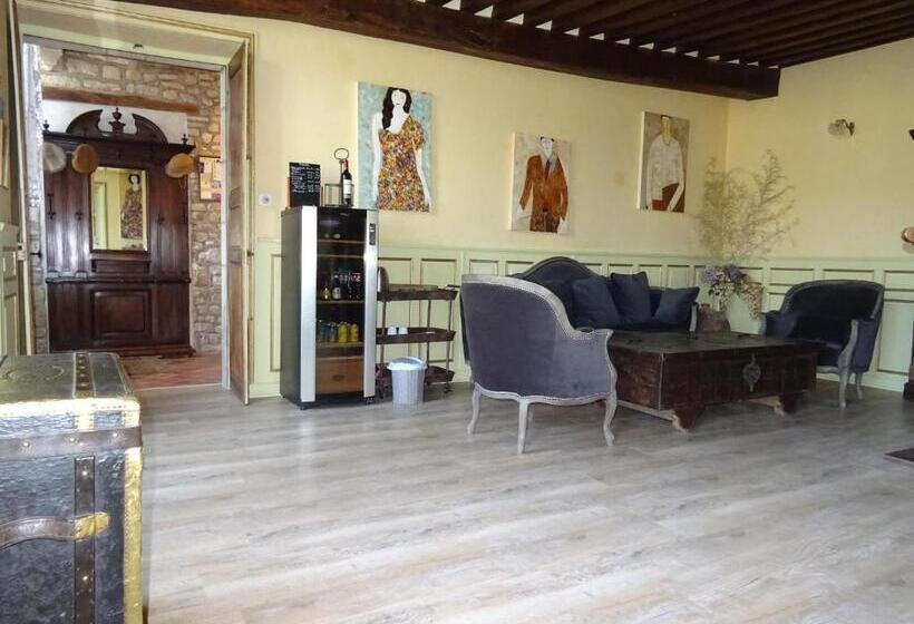 فندق Manoir De Savigny