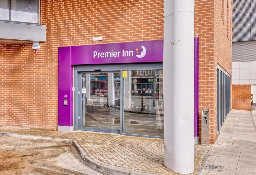 בית מלון כפרי Premier Inn London Uxbridge Town Centre