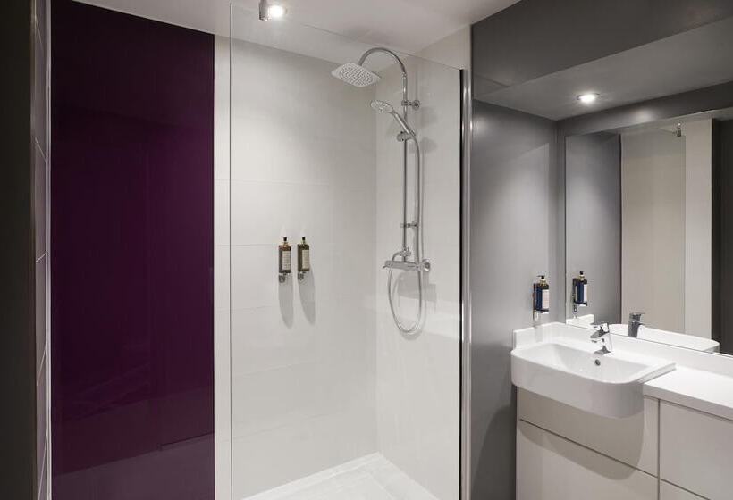 בית מלון כפרי Premier Inn London Uxbridge Town Centre