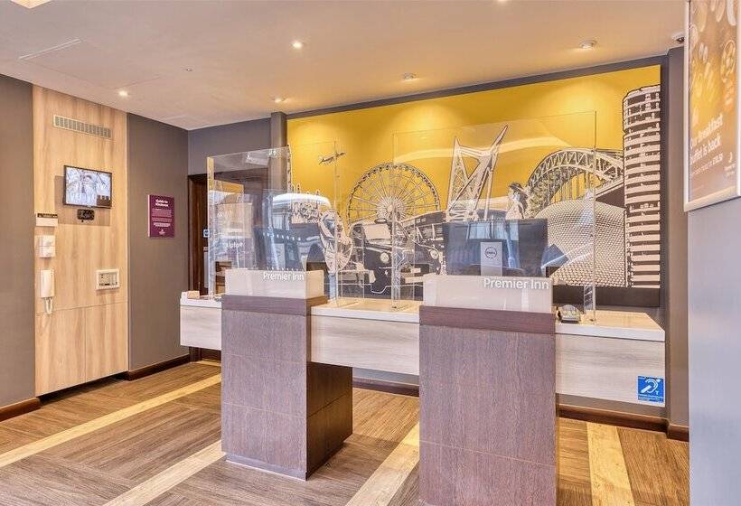 בית מלון כפרי Premier Inn London Uxbridge Town Centre
