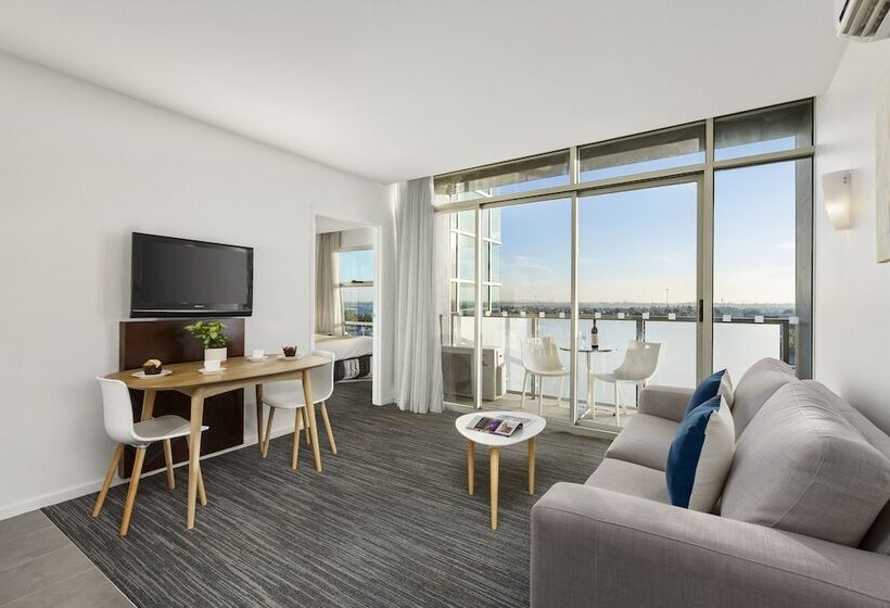 Отель Quest Caroline Springs