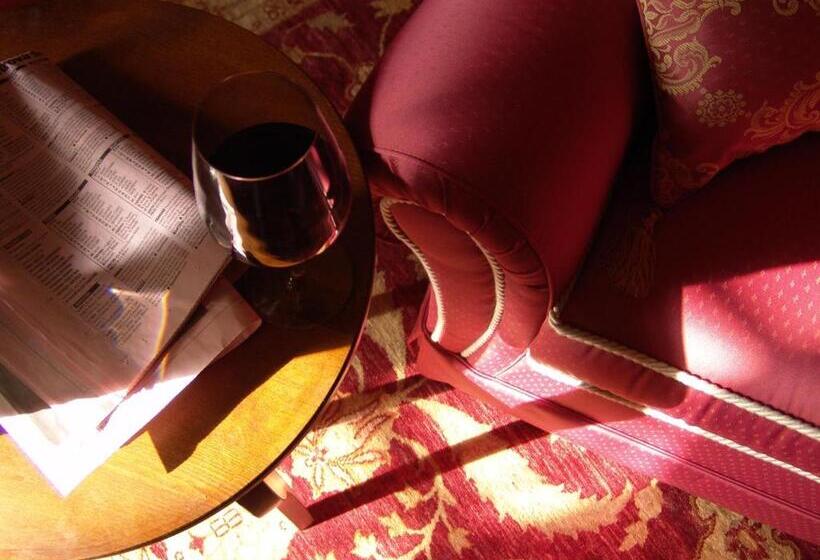 בית מלון כפרי Relais Castello Di Razzano