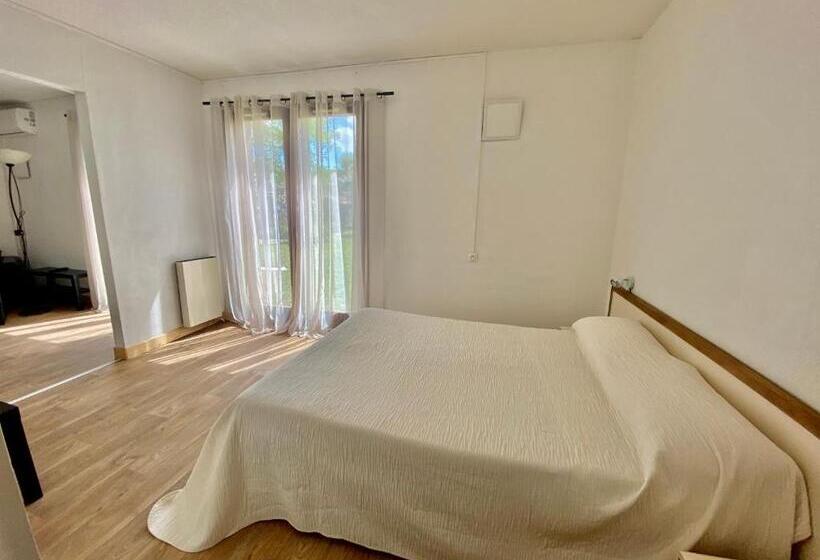 Отель Restaurant De La Paix