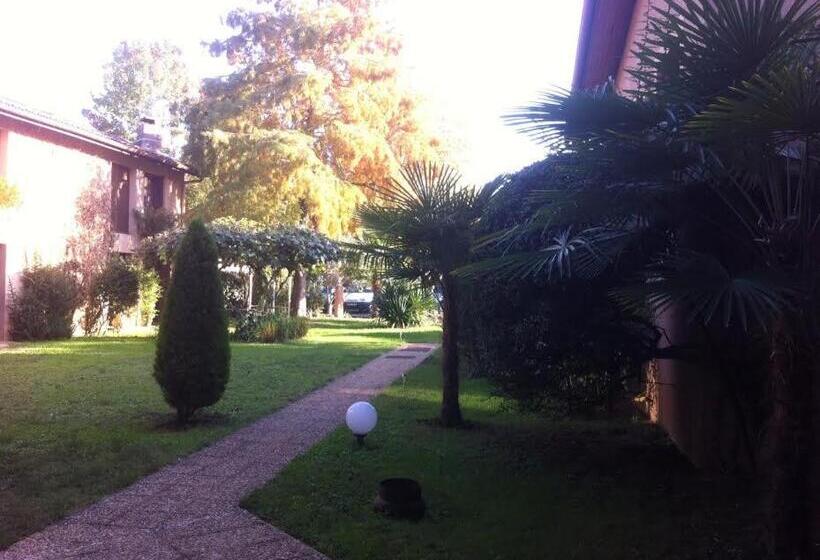 Отель Restaurant De La Paix