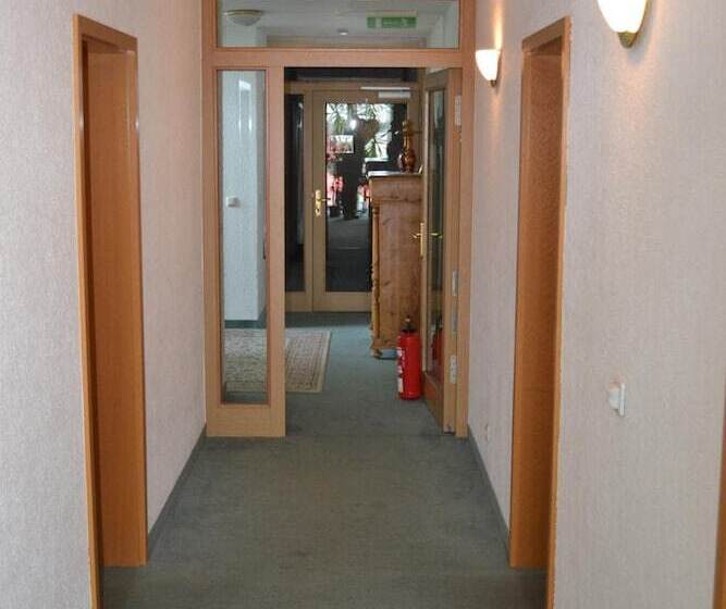 호텔 & Restaurant Zur Linde