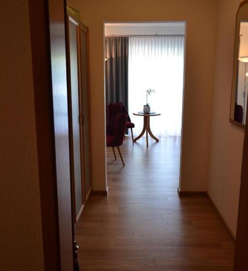 호텔 & Restaurant Zur Linde