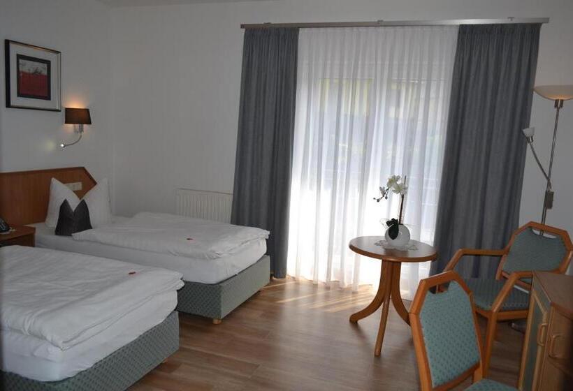 호텔 & Restaurant Zur Linde