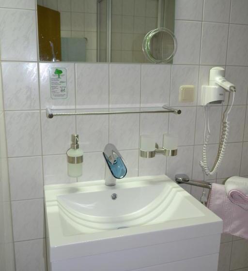 호텔 & Restaurant Zur Linde