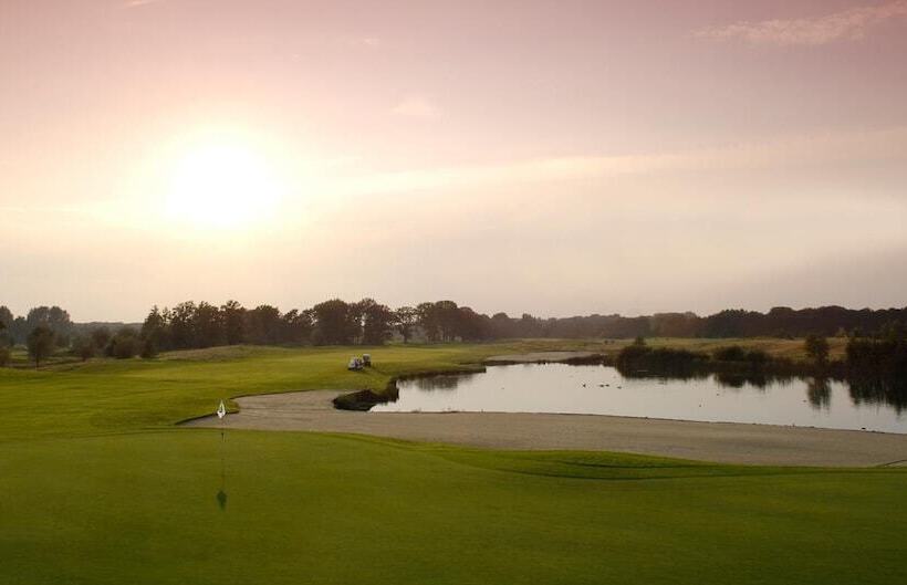 فندق Schloss Ludersburg Golf & Spa