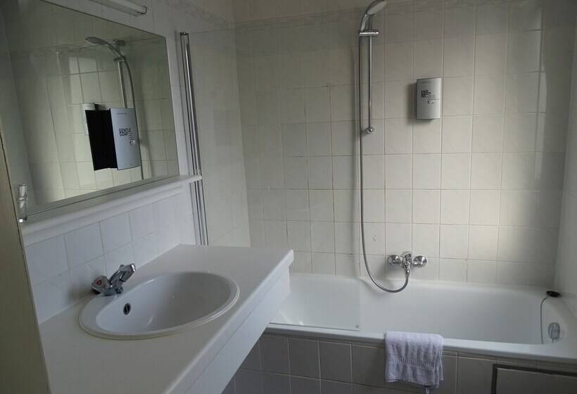 בית מלון כפרי Sleep & Go Brussels South