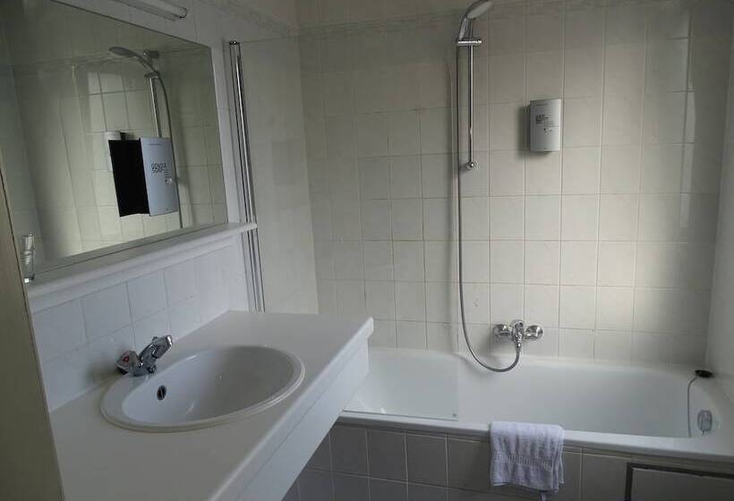 בית מלון כפרי Sleep & Go Brussels South