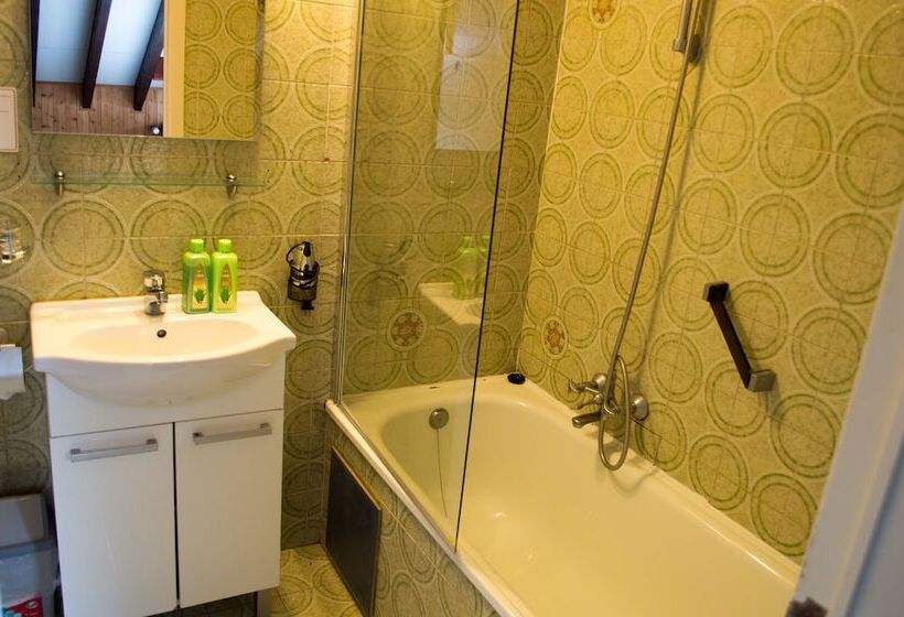 בית מלון כפרי Sleep & Go Brussels South