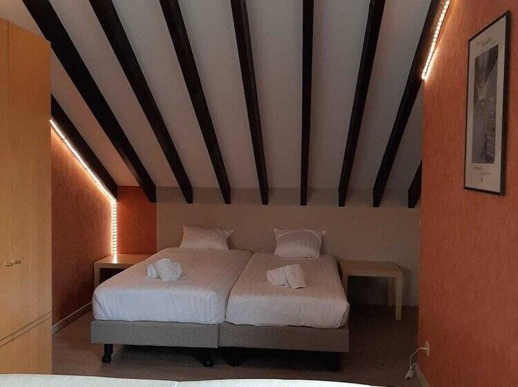 בית מלון כפרי Sleep & Go Brussels South