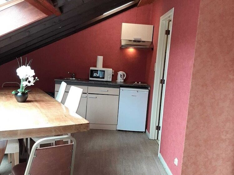 בית מלון כפרי Sleep & Go Brussels South