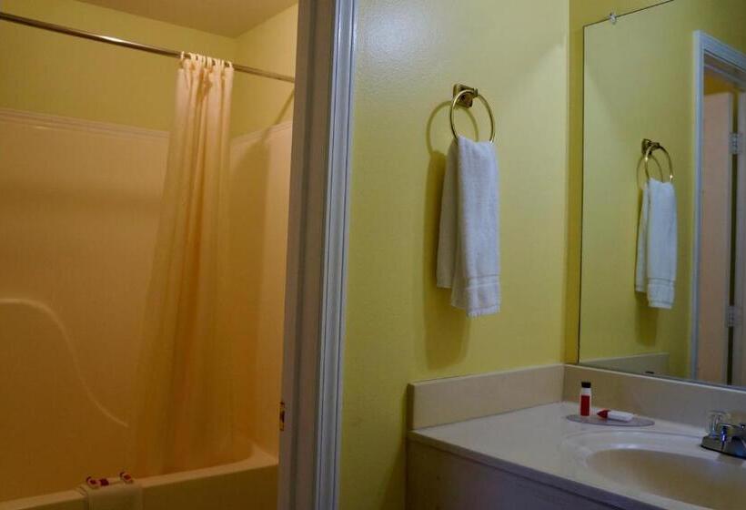 فندق على الطريق American Inn Of Kinder