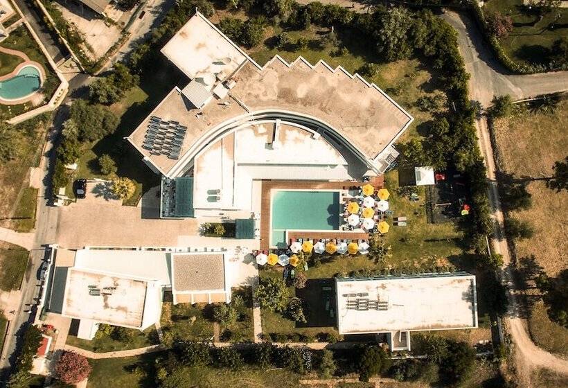 Nasos Hotel & Resort