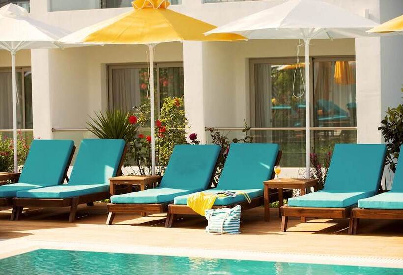 Nasos Hotel & Resort