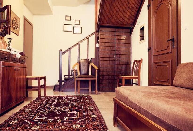 פנסיון Militsa Guesthouse