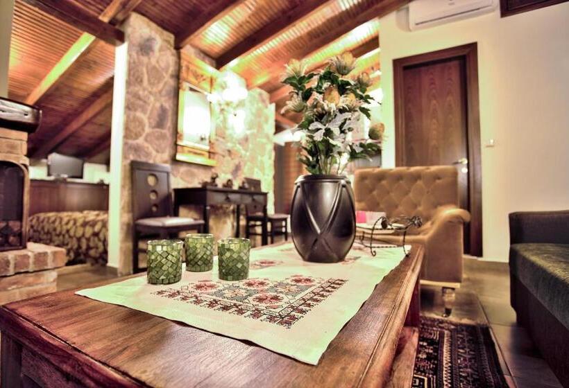 פנסיון Militsa Guesthouse