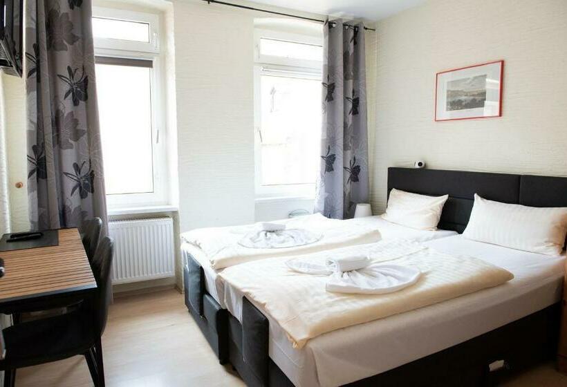 펜션 Neubert`s Gasthaus Am Rhein