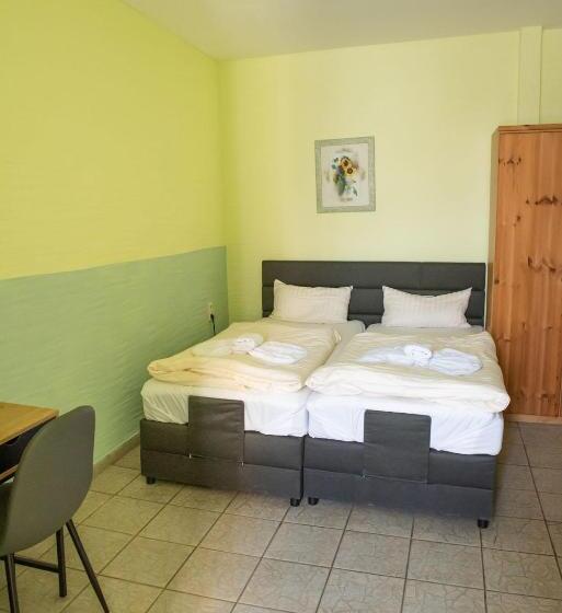 펜션 Neubert`s Gasthaus Am Rhein