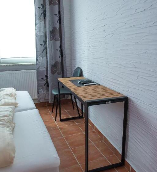 펜션 Neubert`s Gasthaus Am Rhein