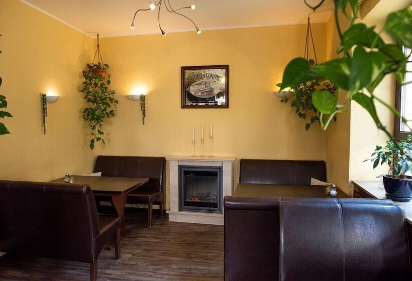 펜션 Neubert`s Gasthaus Am Rhein