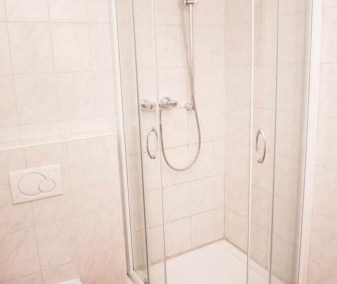 펜션 Neubert`s Gasthaus Am Rhein