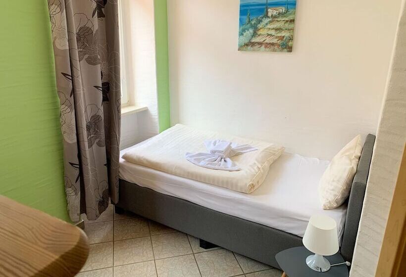 펜션 Neubert`s Gasthaus Am Rhein