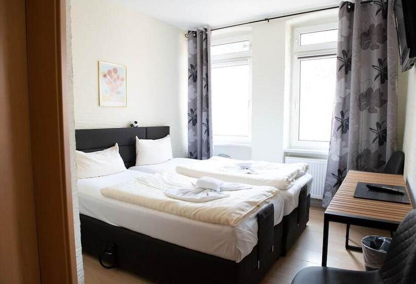 펜션 Neubert`s Gasthaus Am Rhein