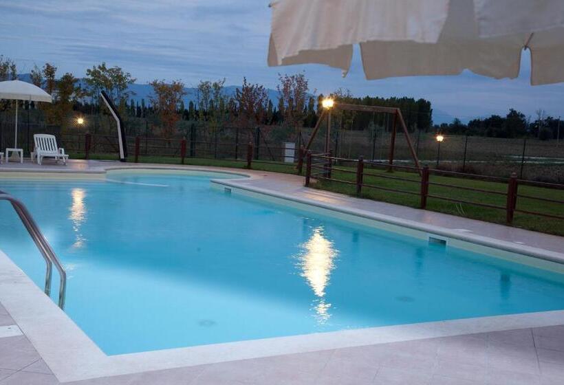 إقامة Agriturismo Le Rondini Di Francesco Di Assisi