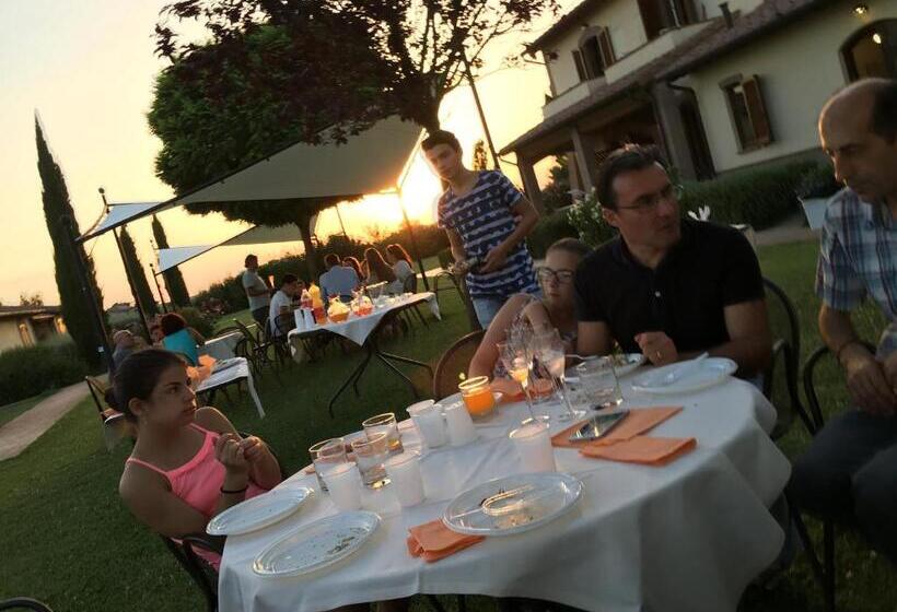 إقامة Agriturismo Le Rondini Di Francesco Di Assisi