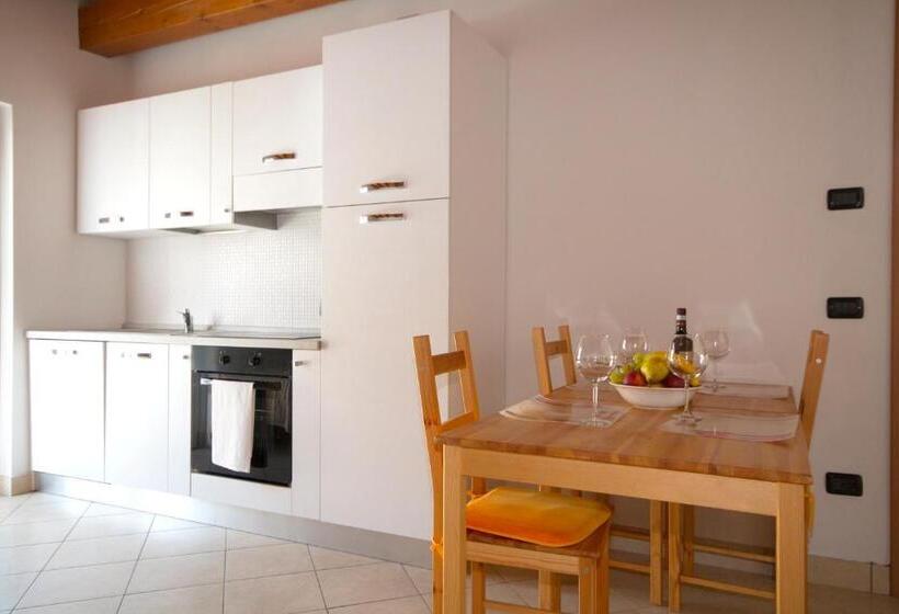 Резиденция Lakeside Holiday Resort