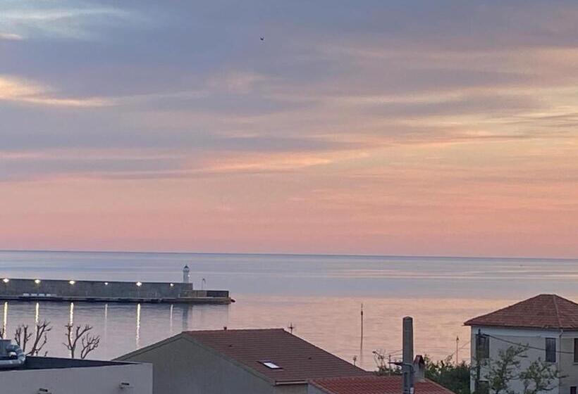 Appartement T4 Très Bien Situé Et Climatisé