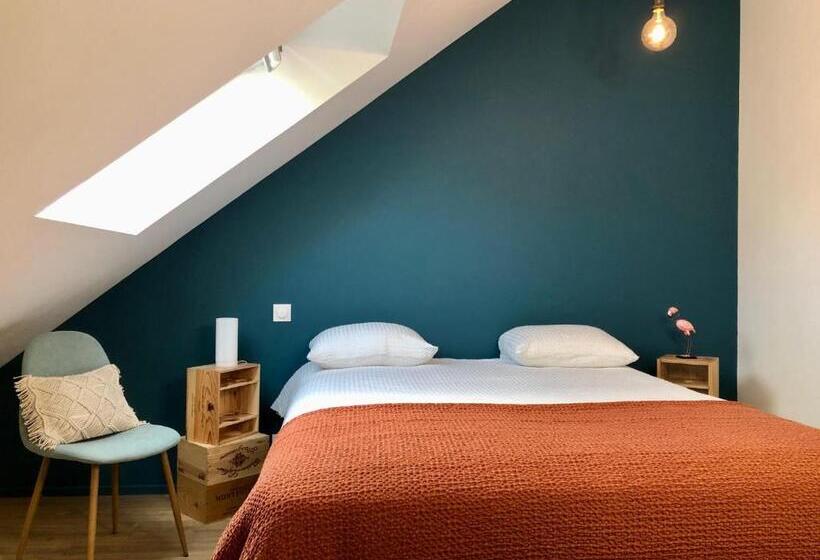 Au Coeur De Vannes   Vue Sur Les Remparts   2 Ch