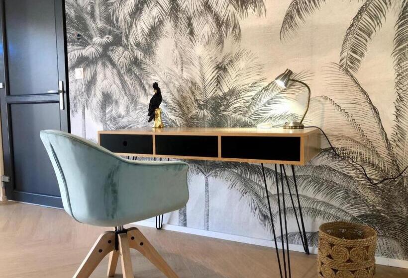 Au Coeur De Vannes   Vue Sur Les Remparts   2 Ch