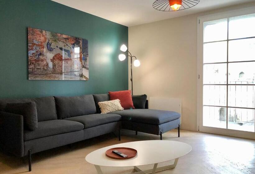 Au Coeur De Vannes   Vue Sur Les Remparts   2 Ch