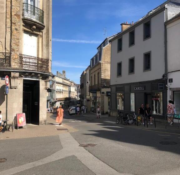 Au Coeur De Vannes   Vue Sur Les Remparts   2 Ch