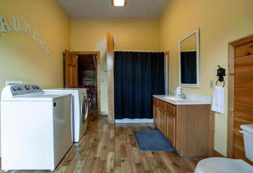 Bear Creek Cabin   Mtn View, Hot Tub And Game Room