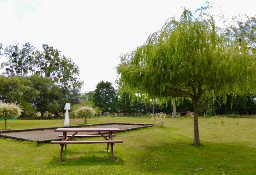 مبيت وإفطار Domaine De La Besnerie Gites Avec Spa Privatif à 10 Min Du Mont St Michel