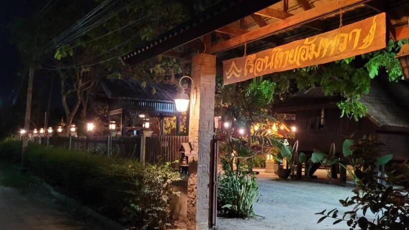 Bed and Breakfast Ruenthai Ampawa