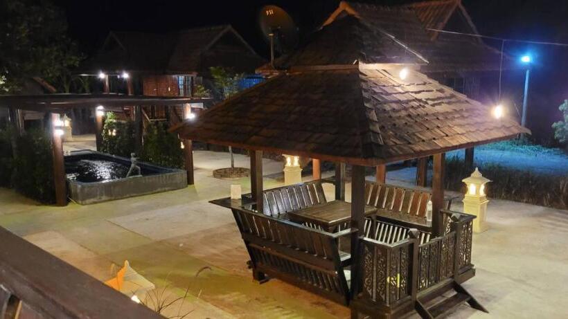 Bed and Breakfast Ruenthai Ampawa