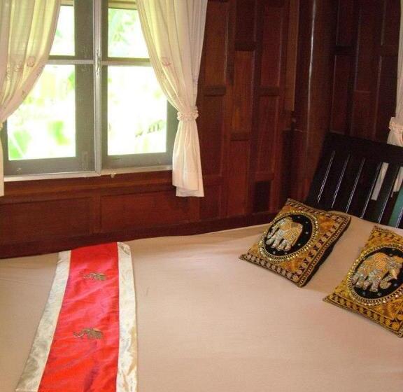 Bed and Breakfast Ruenthai Ampawa
